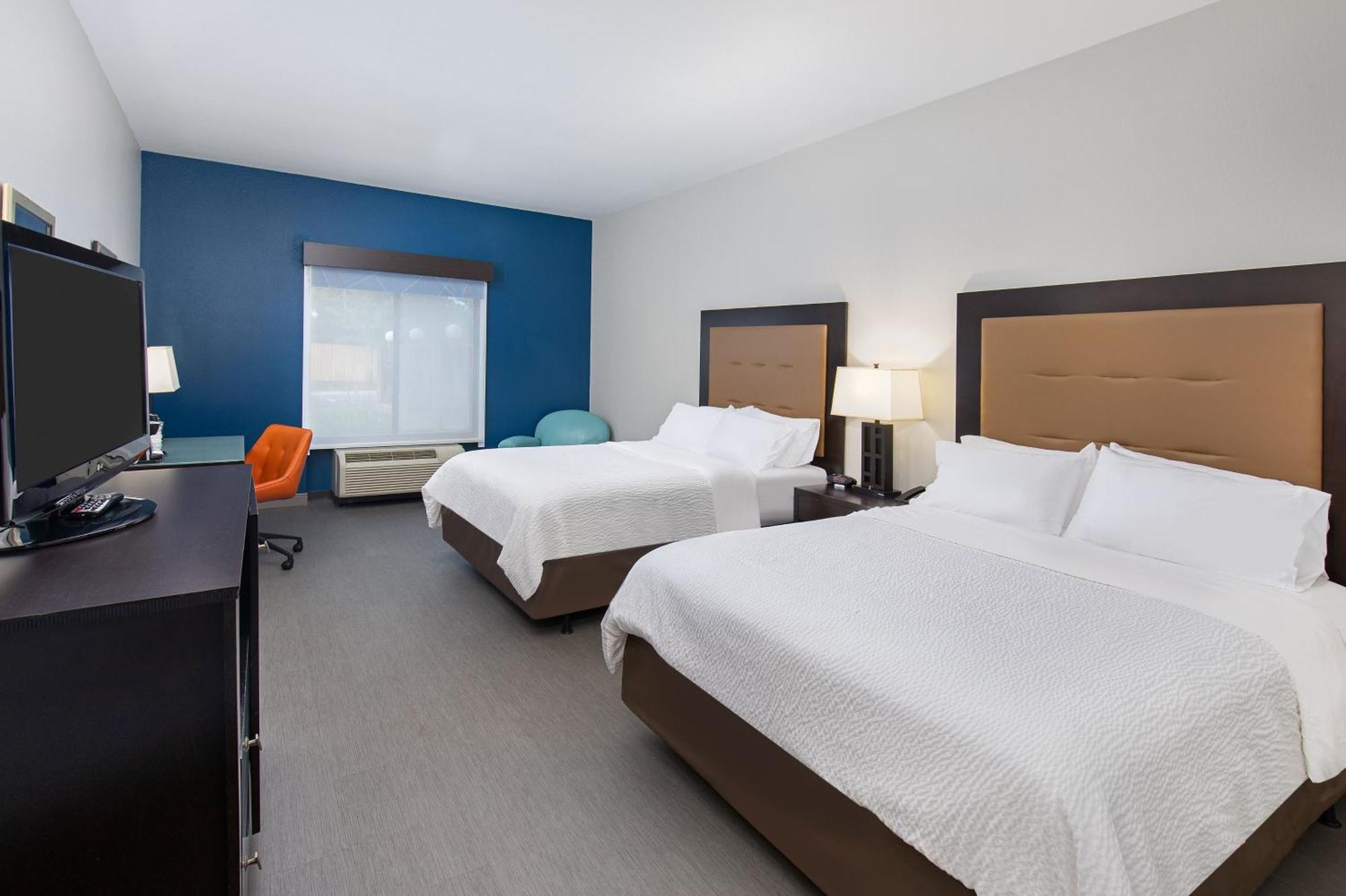 Holiday Inn Express & Suites - Cleveland Northwest By Ihg Exterior photo