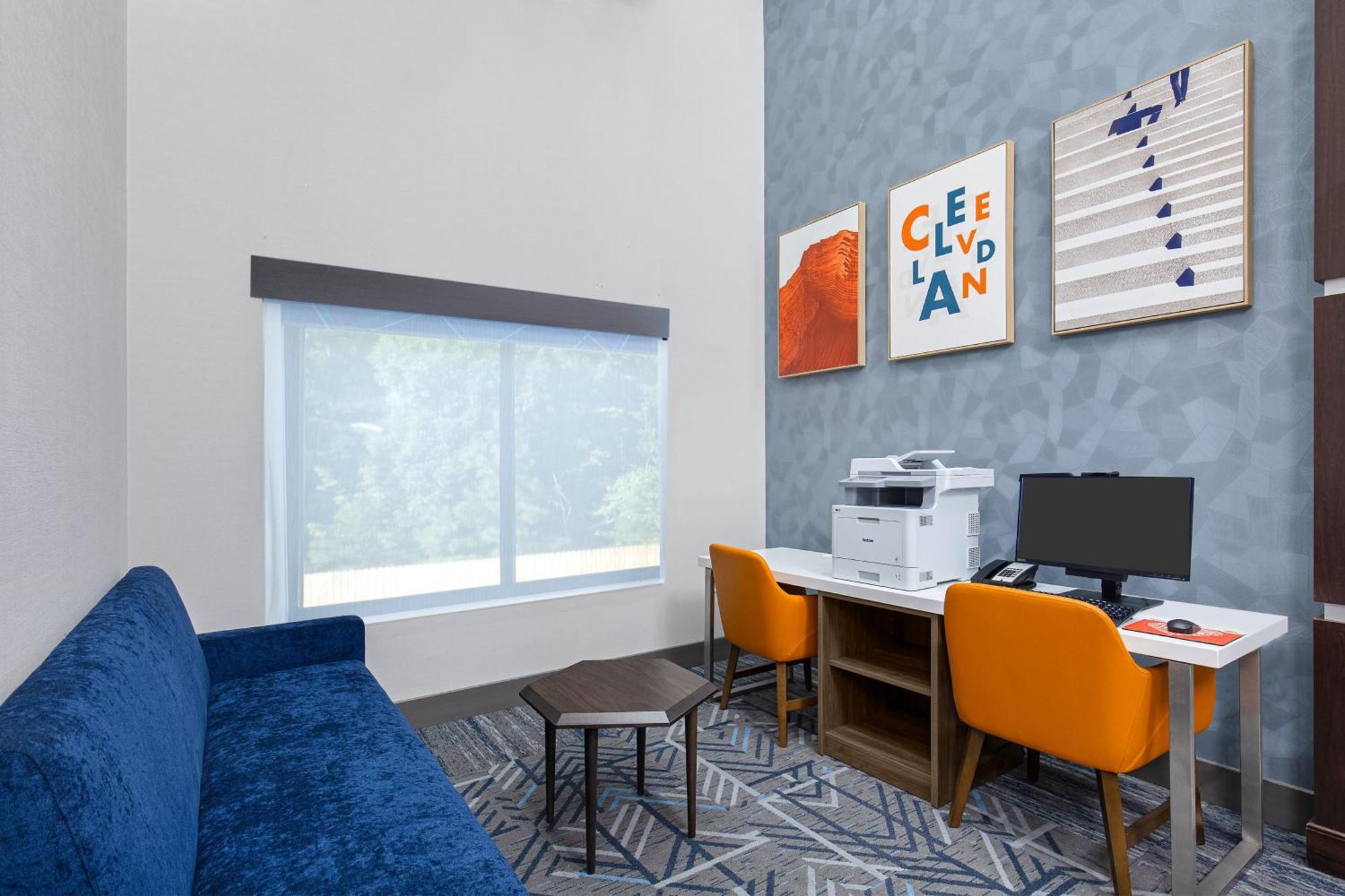 Holiday Inn Express & Suites - Cleveland Northwest By Ihg Exterior photo