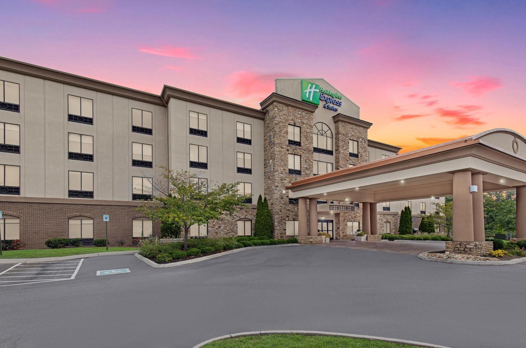 Holiday Inn Express & Suites - Cleveland Northwest By Ihg Exterior photo