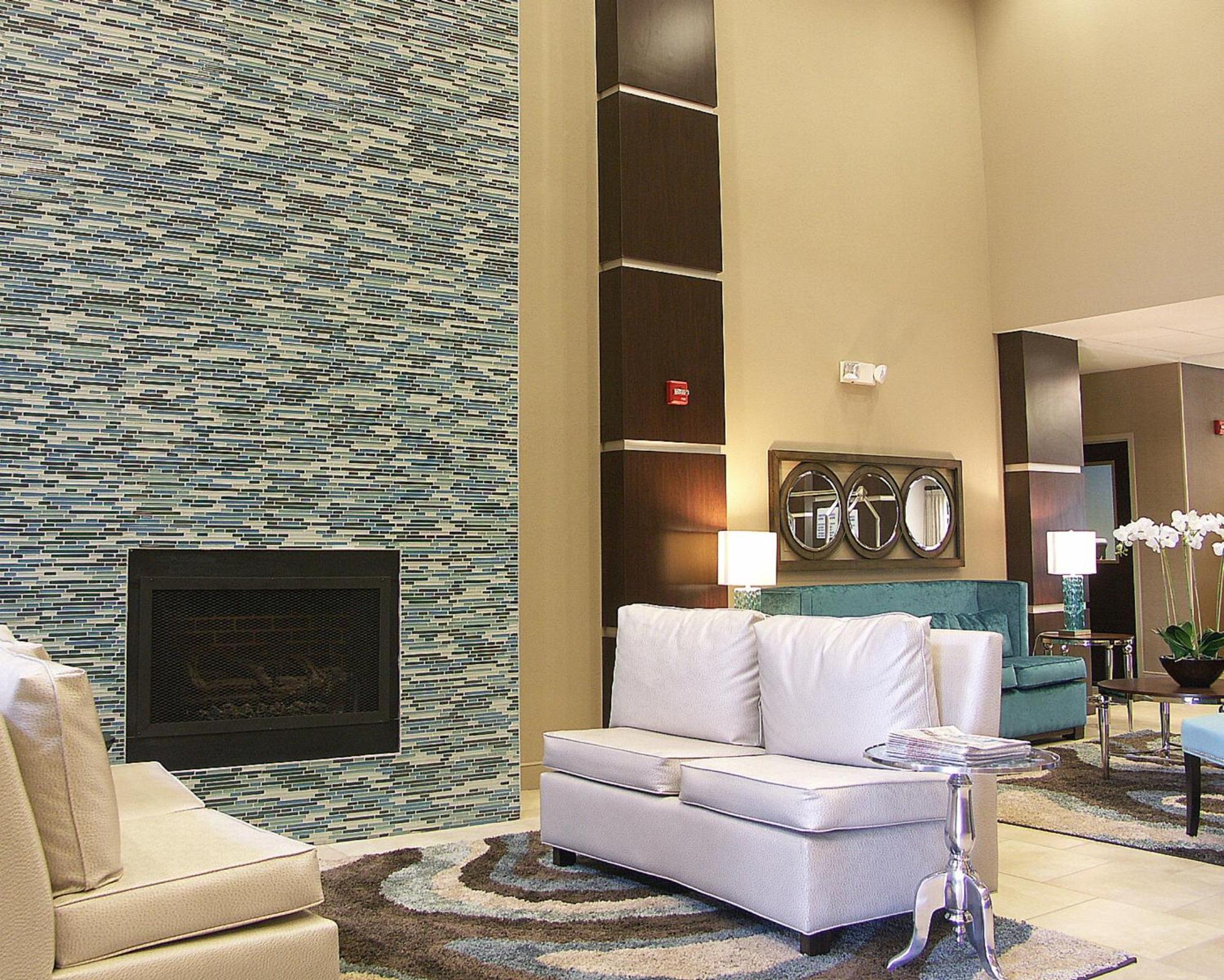 Holiday Inn Express & Suites - Cleveland Northwest By Ihg Exterior photo
