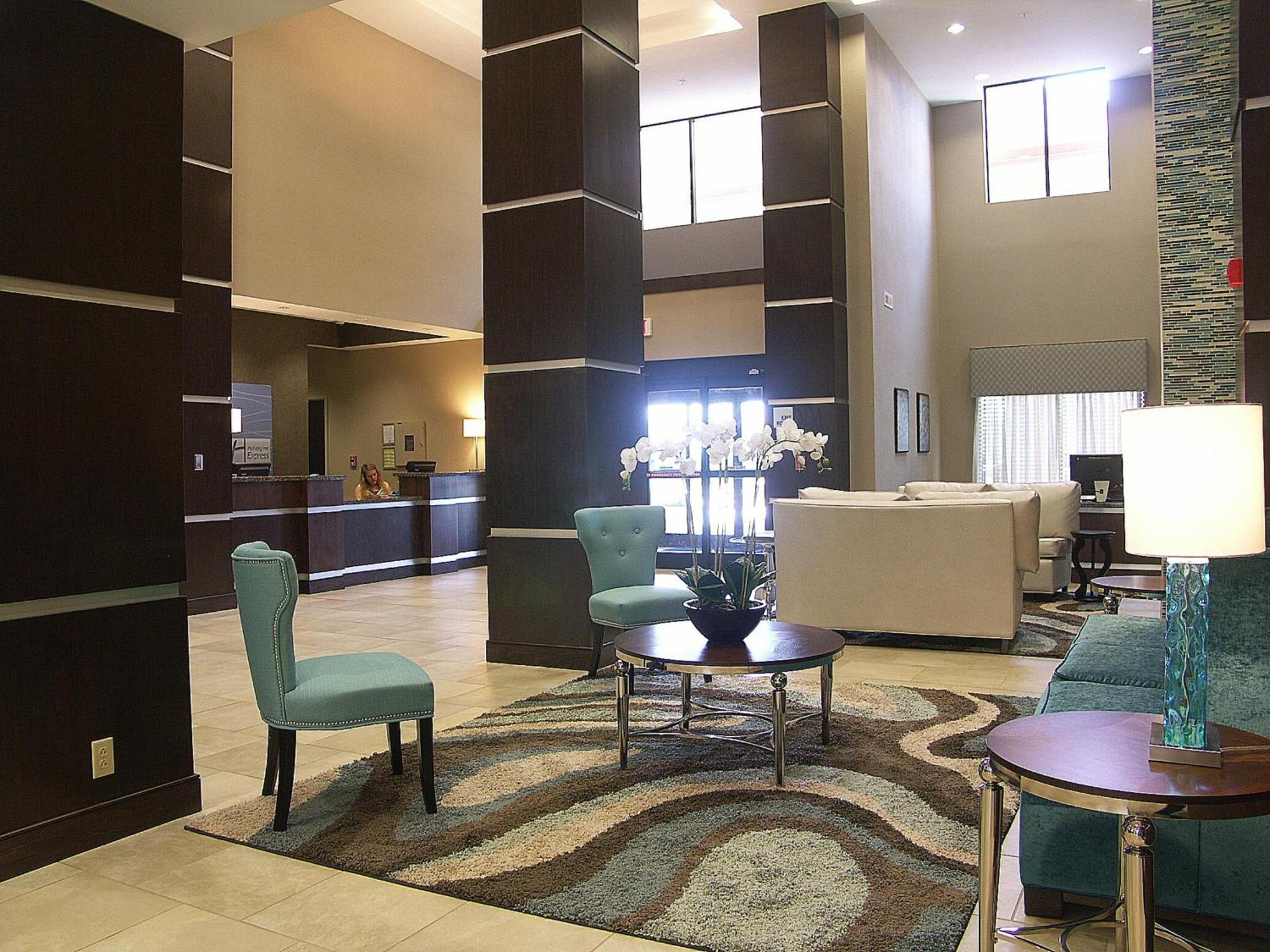 Holiday Inn Express & Suites - Cleveland Northwest By Ihg Exterior photo
