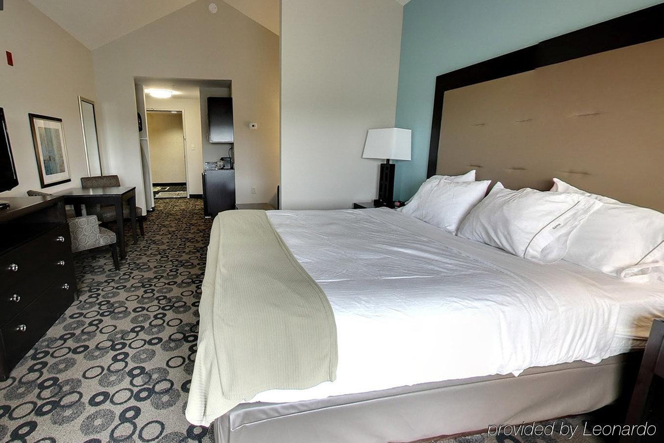 Holiday Inn Express & Suites - Cleveland Northwest By Ihg Exterior photo