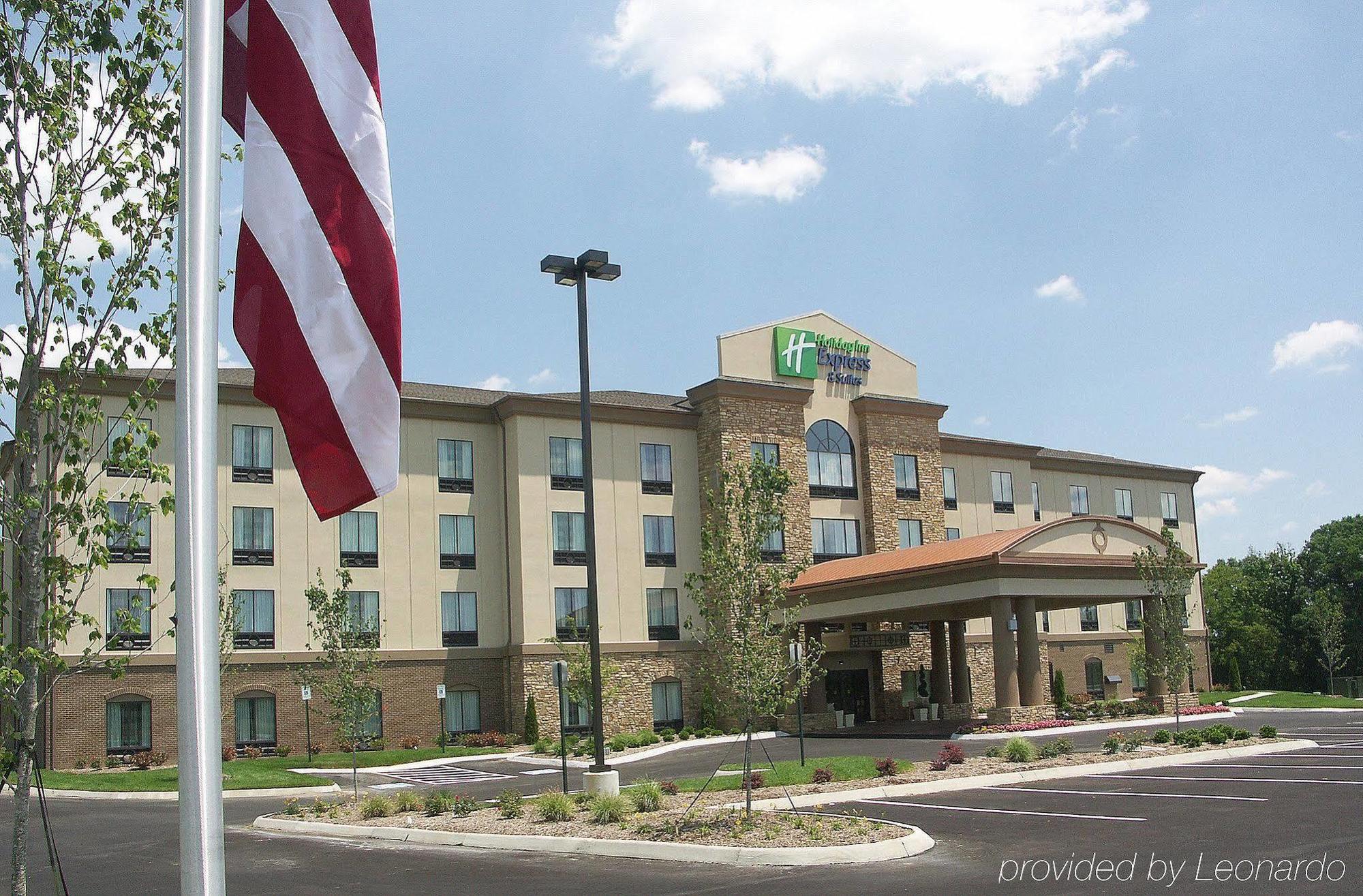 Holiday Inn Express & Suites - Cleveland Northwest By Ihg Exterior photo