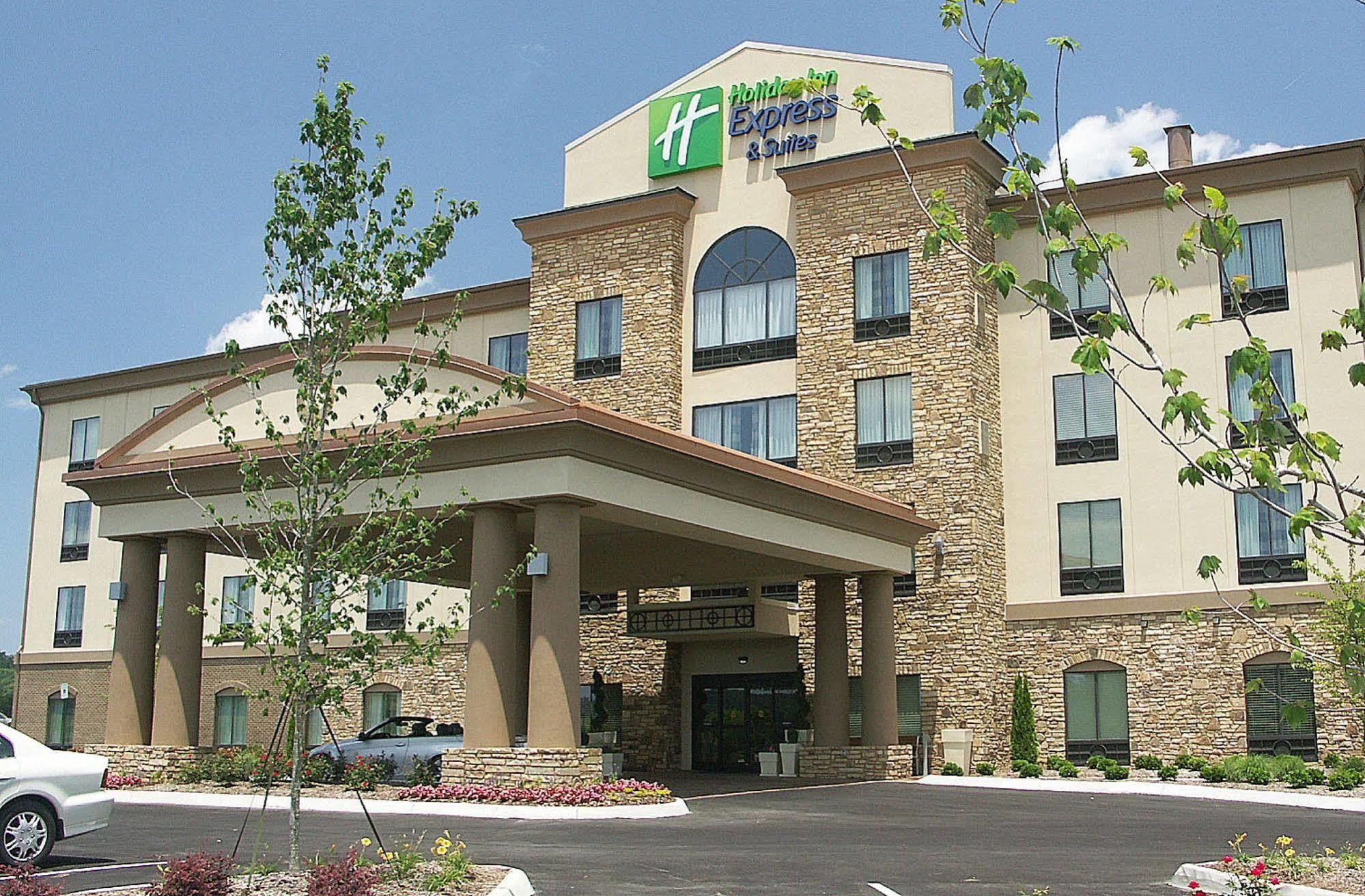 Holiday Inn Express & Suites - Cleveland Northwest By Ihg Exterior photo