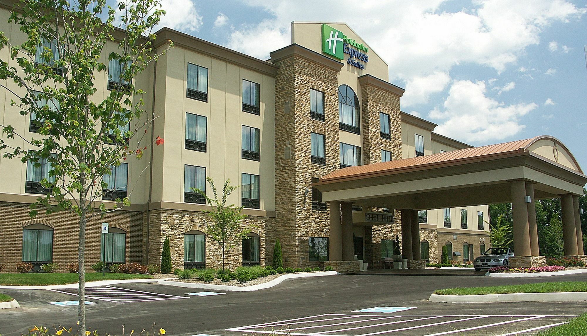 Holiday Inn Express & Suites - Cleveland Northwest By Ihg Exterior photo