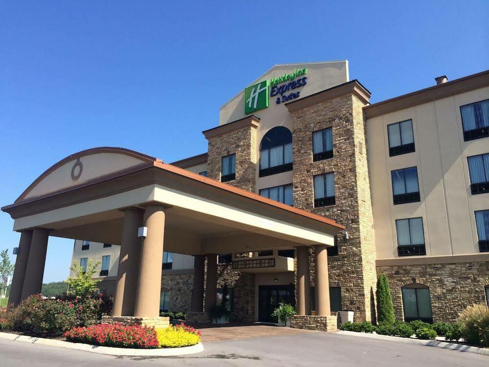 Holiday Inn Express & Suites - Cleveland Northwest By Ihg Exterior photo